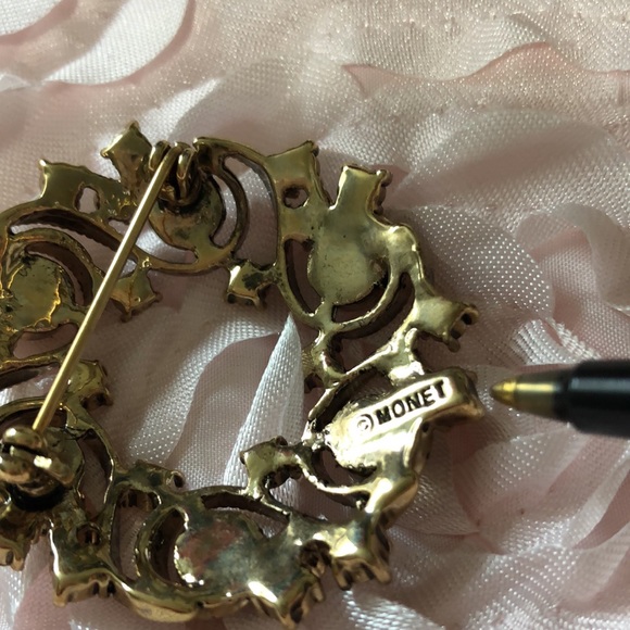 Vintage Signed Monet Faux Pearls Rhinestone Brooch - Picture 3 of 3